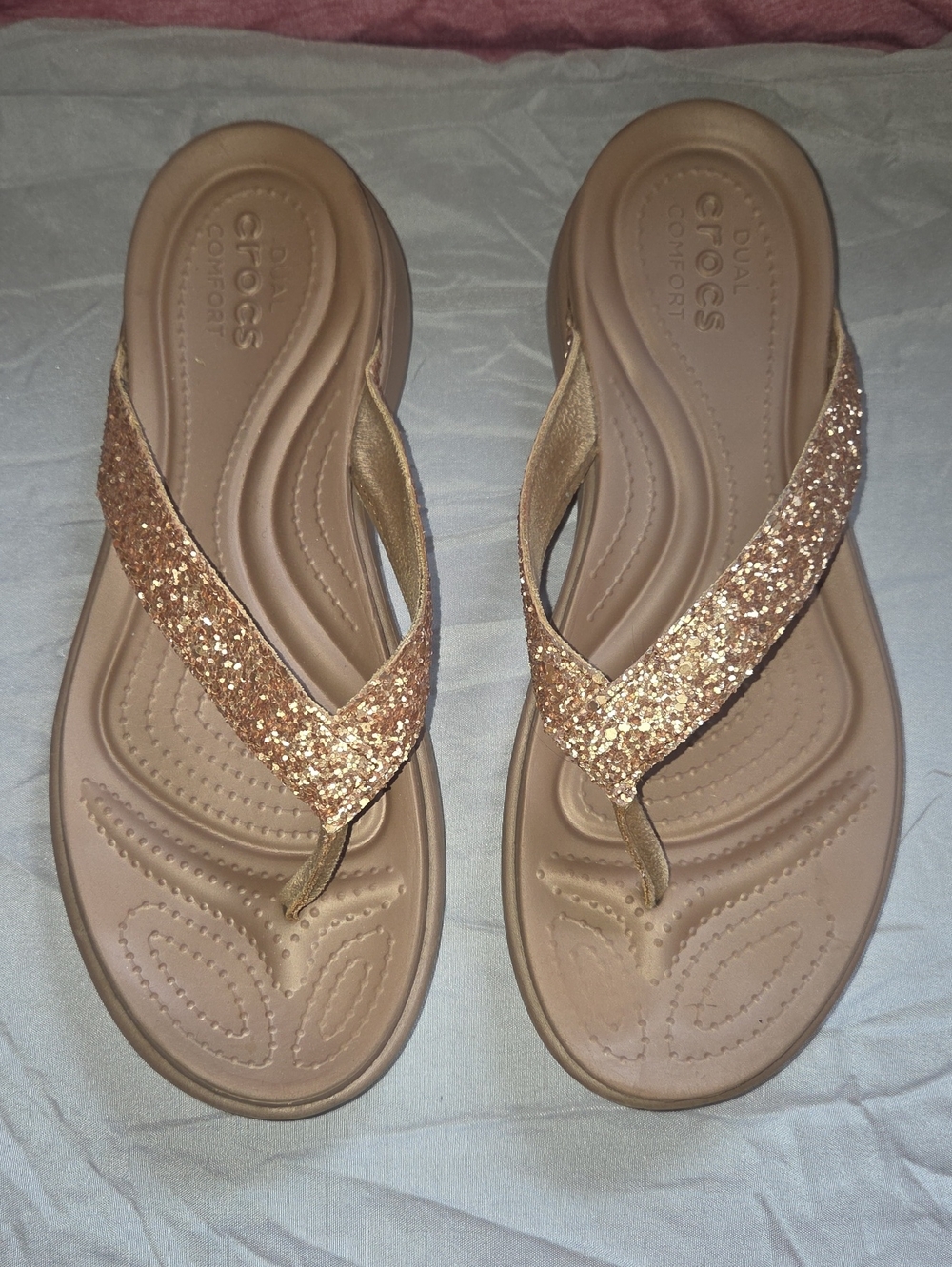 CROCS Women’s Glitter Thong Sandals in Rose Gold/Tan